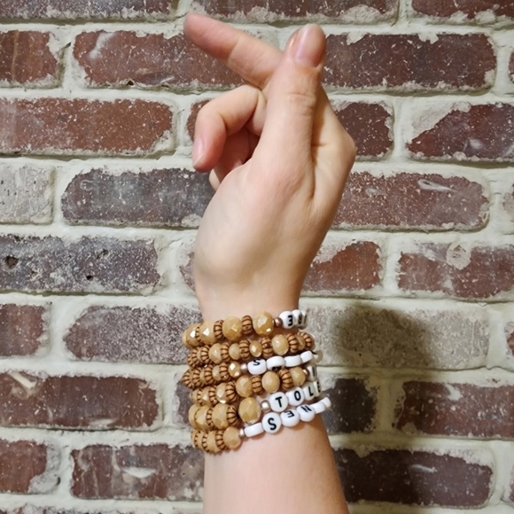 Taylor Swift Evermore Fearless Handmade Holiday Tin w/ 6 Friendship Bracelets - Picture 11 of 15